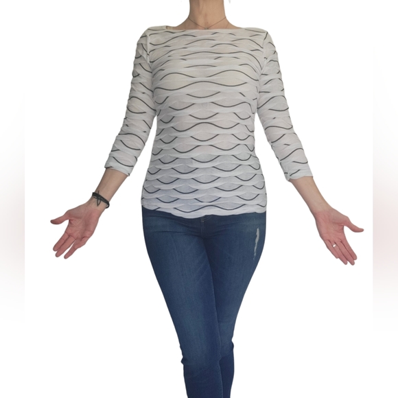 Silvergate brand Pretty Classy Wave Print B&W Shirt With 3/4 Bracelet  Sleeves - Picture 2 of 13